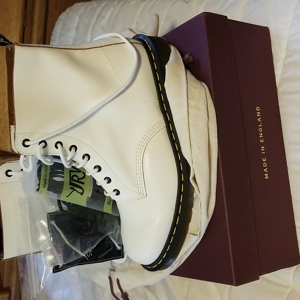 White size 12 US *brand new* 1460 VINTAGE MADE IN ENGLAND LACE UP BOOTS